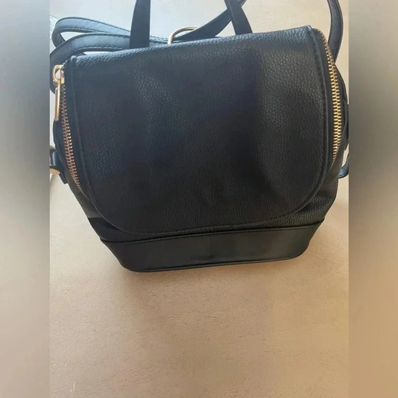 Backpack Convertible Crossbody A New Day Black Small Purse Adjustable Strap Zip - Picture 4 of 6